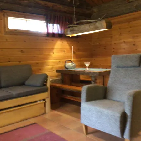 Petaejaelammen Turistimajat Κούουσαμο