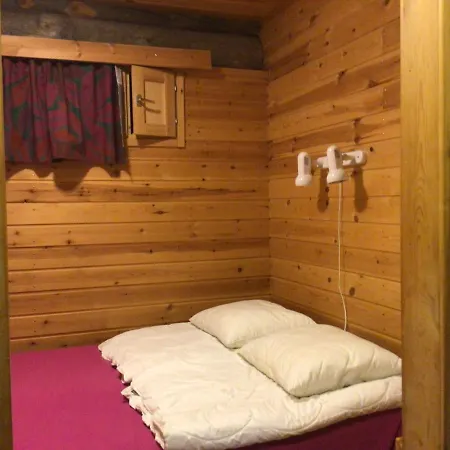 Σαλέ Petaejaelammen Turistimajat Κούουσαμο