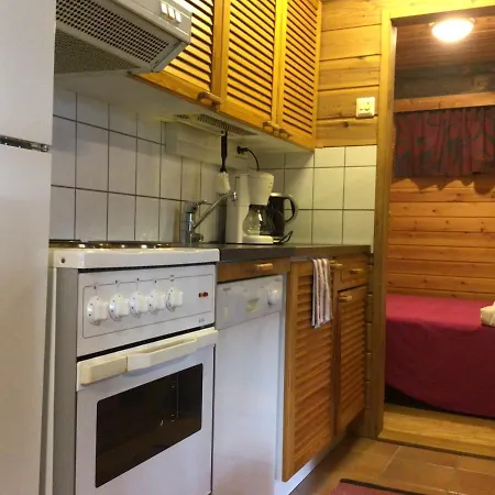 Petaejaelammen Turistimajat شاليه كوسامْوُ