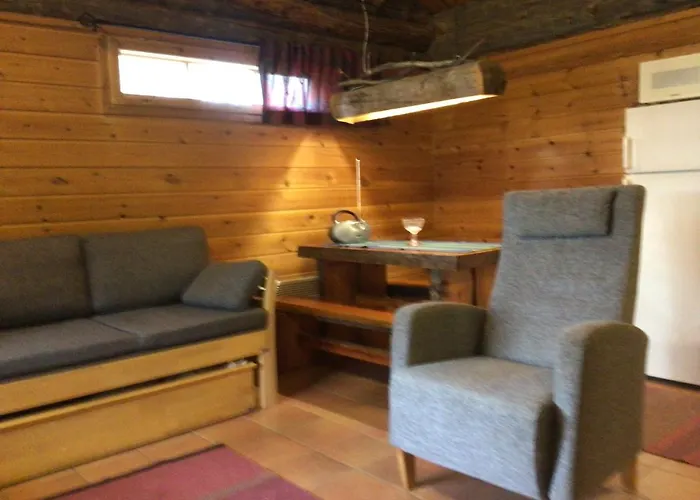 Petaejaelammen Turistimajat 库萨莫